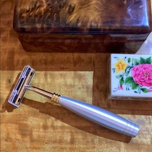 Brand new And tres tres Chic